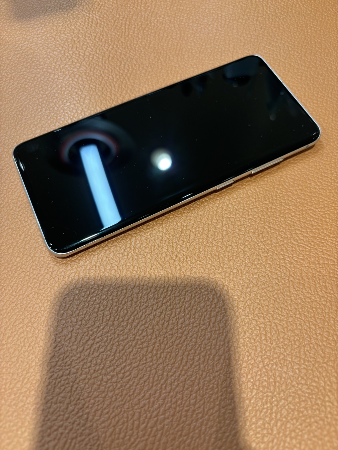 液晶が真っ白になったGalaxyS20（ギャラクシー）の画面交換承りました